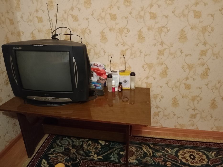 Памперсы для взрослых, телевизор