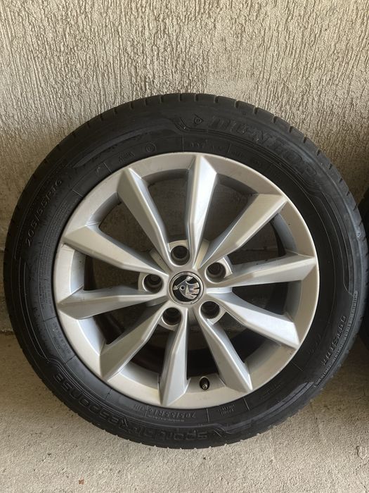 Комплект 4 броя оригинални лети джанти за Шкода с летни гуми 205/55/16