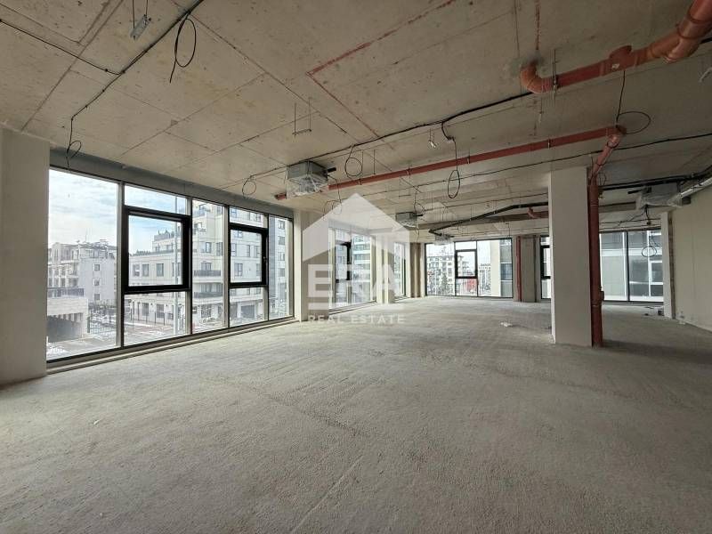 Представителен имот под наем с лице към бул. "Черни връх" в кв. Кръсто