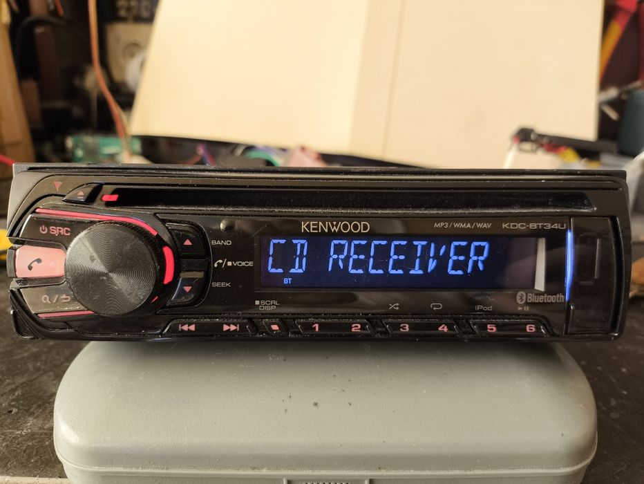 Kenwood KDC-BT35U CD/USB тунер с Bluetooth и директно управление на iPod, Siri Voice