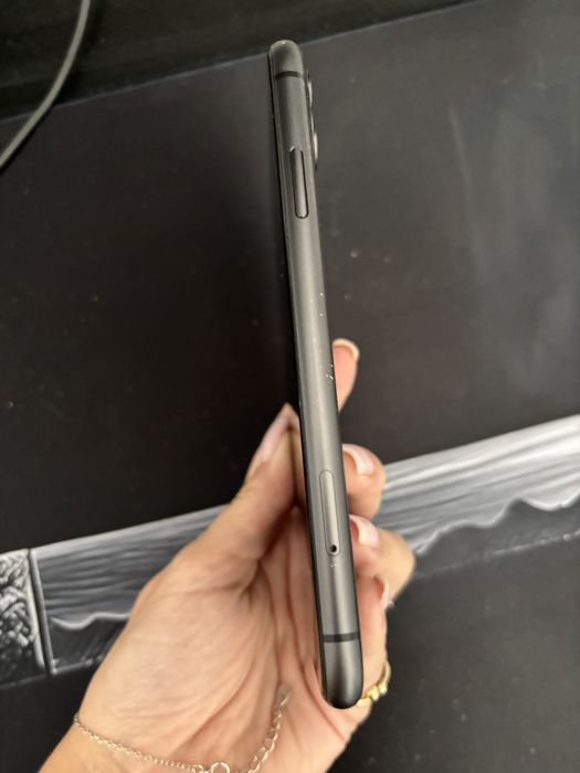 IPhone 11, 128 GB – 500lei (negociabil)