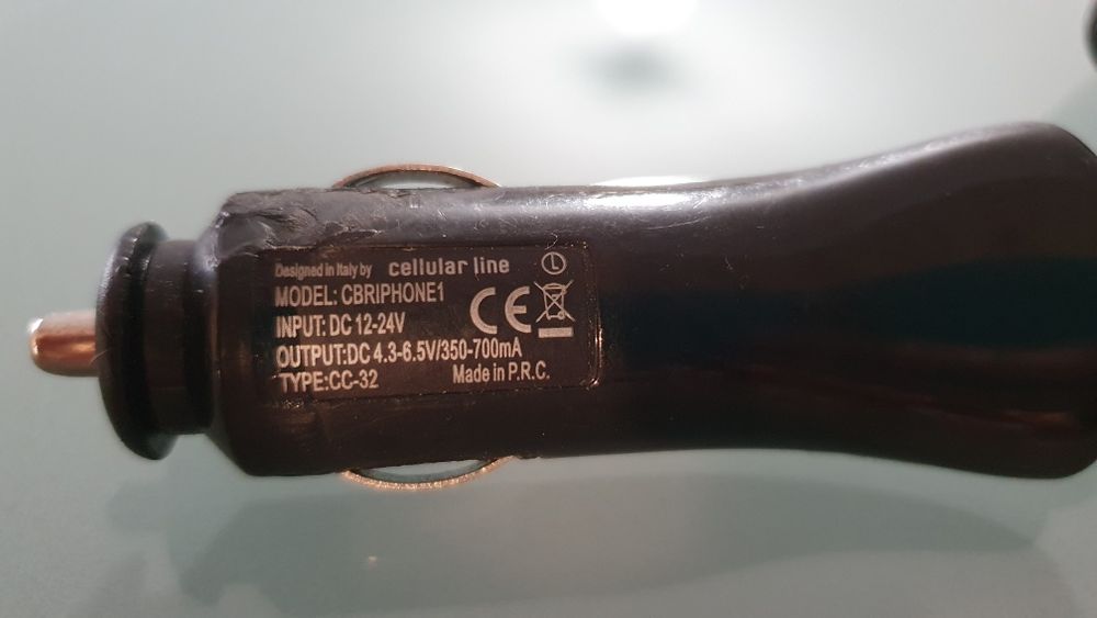 Vând încărcător auto IPhone 4s