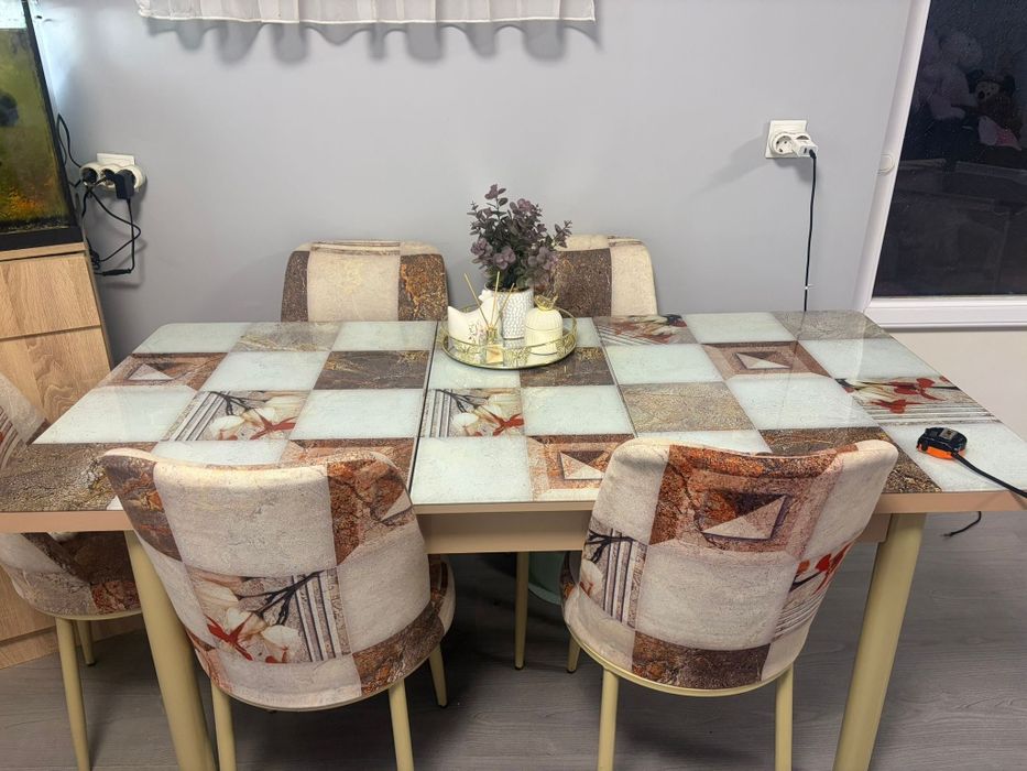 Vând masa de bucătărie