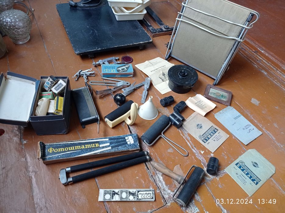 Продам канистры железные и пластмассовые,алюминиевый и разное из дома