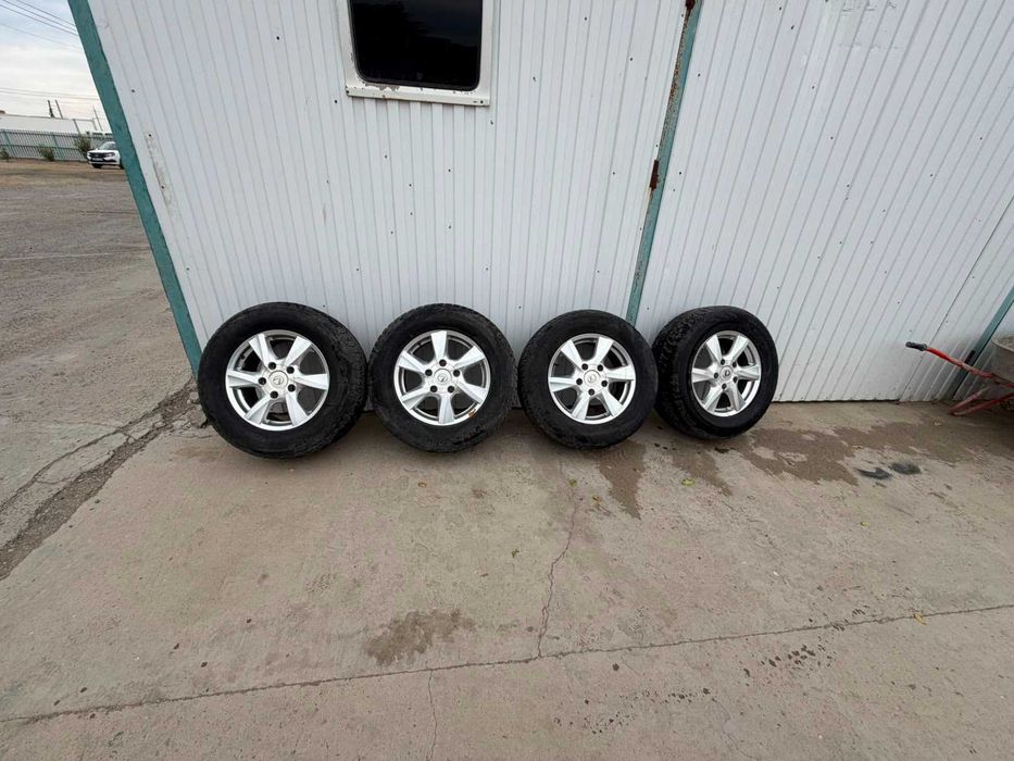 Продам комплект колёс с дисками