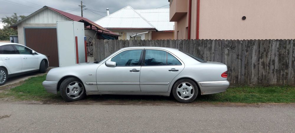 MERCEDES BENZ E 420    1996