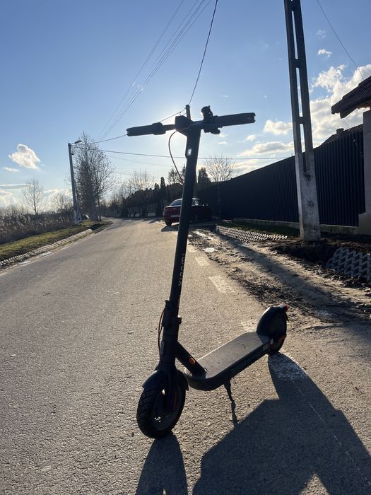 Xiaomi Electric Scooter 4 Pro 2nd Gen – Trotinetă Electrică, ca nouă