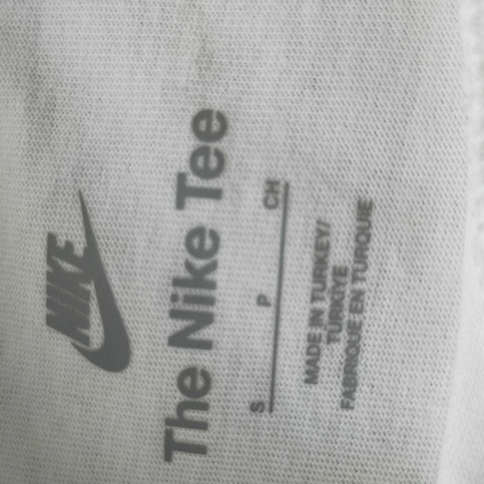 NIKE нова бяла тениска, S размер.Цена - 24.99 лв.