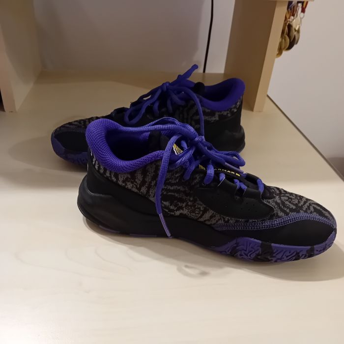 încălțăminte sport baschet