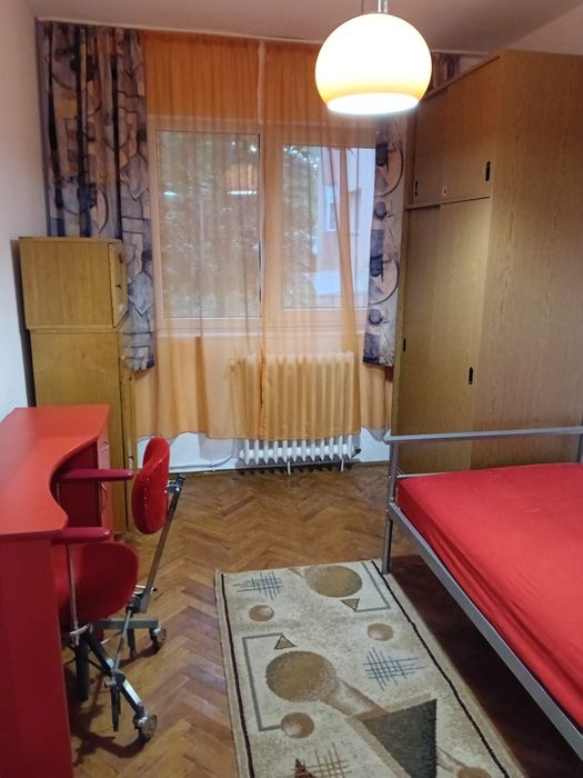 Dau în chirie apartament 3 camere