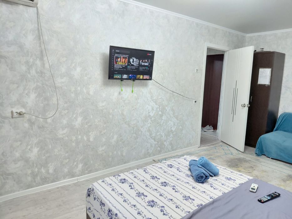 Сдается 11 мкр отличная 1к кв по часам и сутки