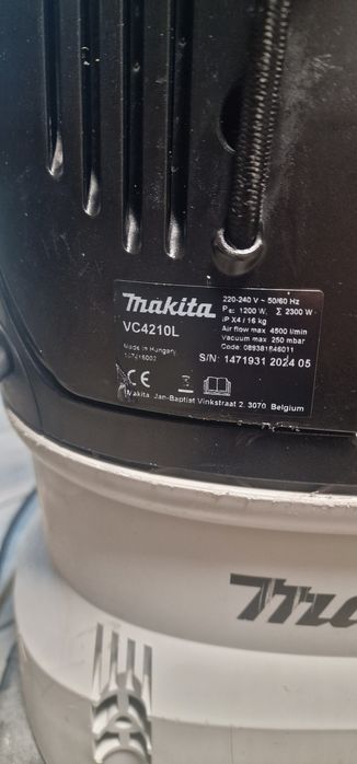 Прахосмукачкa Makita VC4210L