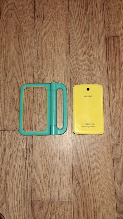 Детский планшет Samsung в защитном чехле