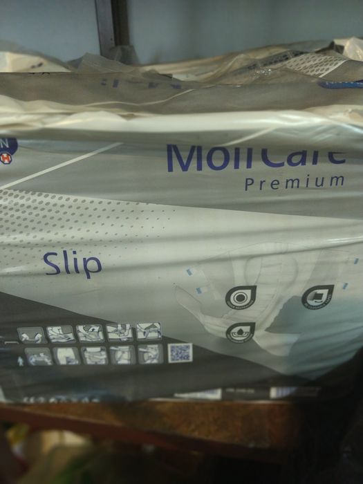 Vând un pachet scutece adulți moli care premium mărimea L nu