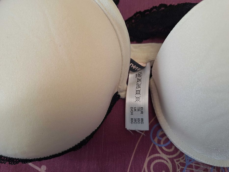 Lot sutiene marimea 85C si 85D in stare buna.