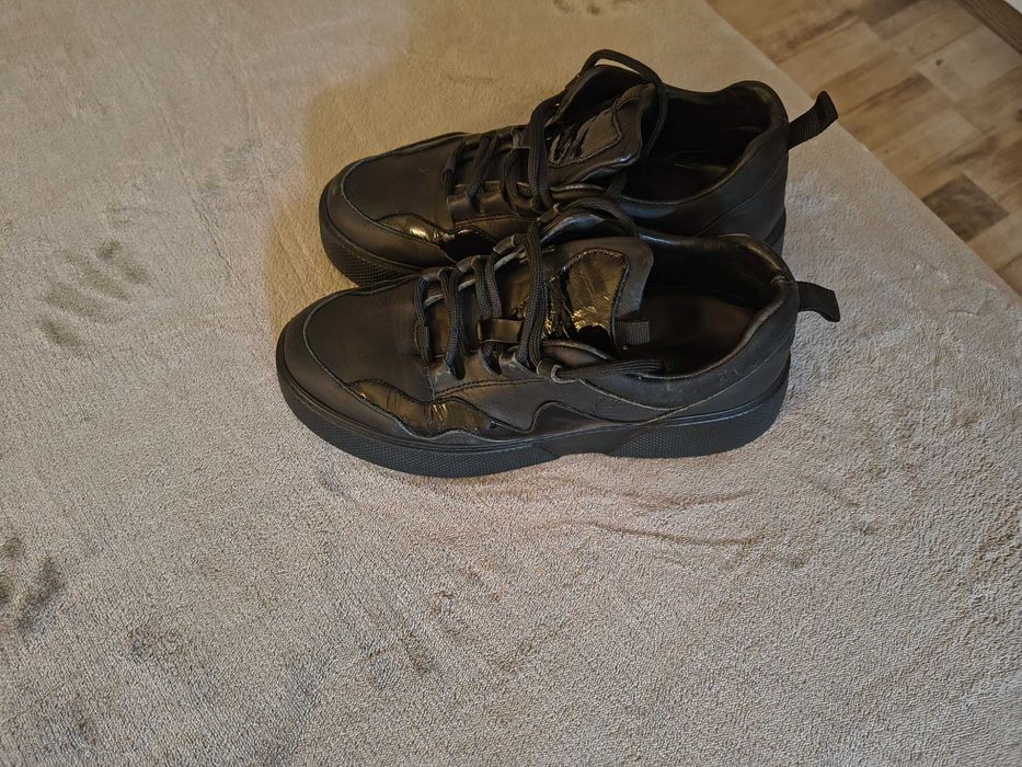 Обувки номера 38