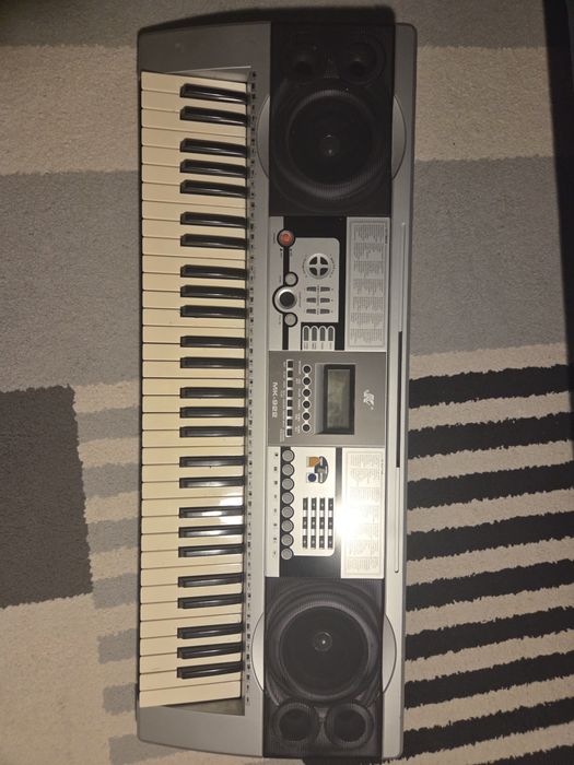 Срочно продаю незнаю какая модель