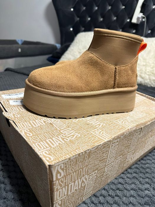 Ugg mini dipper.