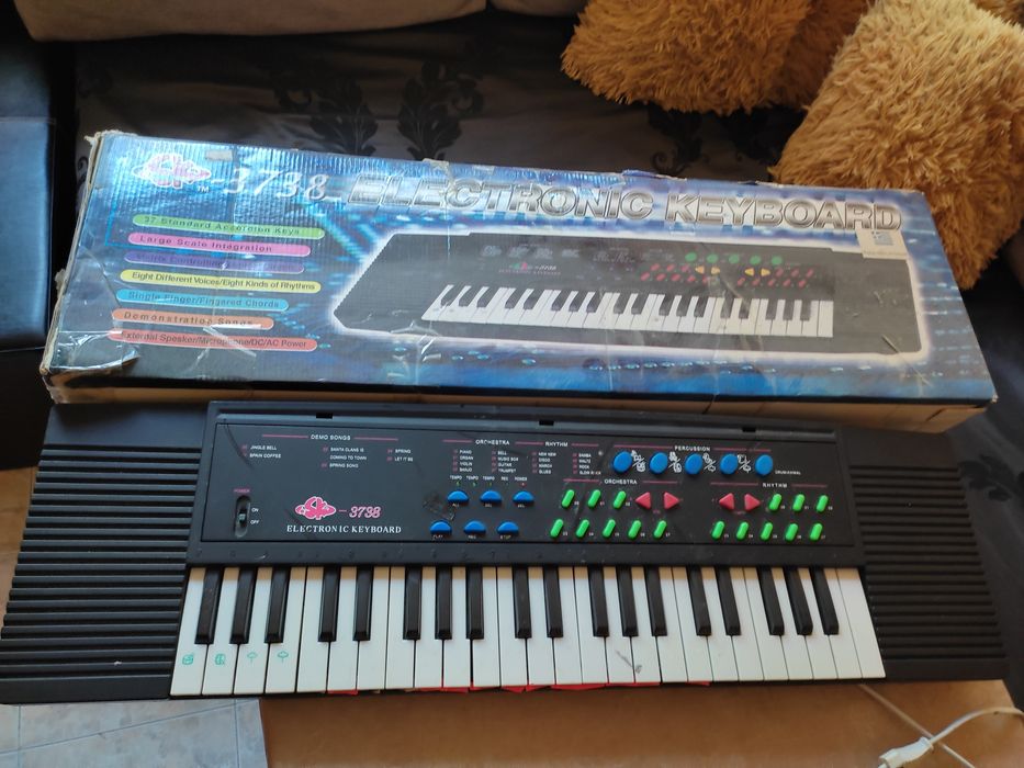 Продавам Синтезатор