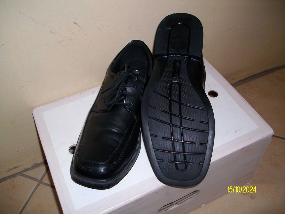 Продавам мъжки обувки номер 42