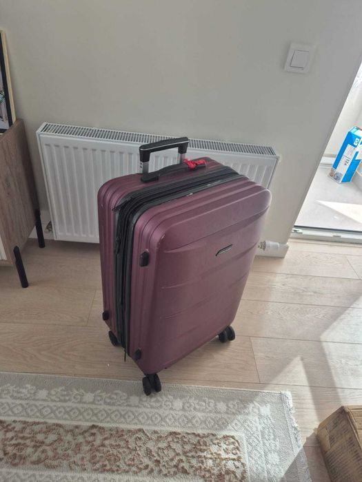 Чемодан вместительный б/у