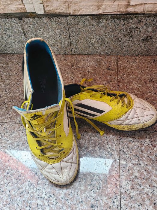 Футболни обувки - бутонки 44