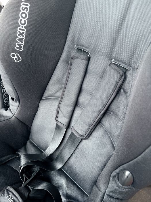 Продавам детско столче за кола Maxi-Cosi Priori за деца от 9 до 18 кг.