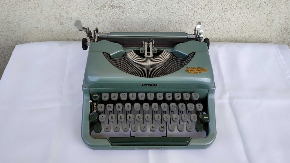 Стара пишеща машина Imperial Good Companion 4 - England - 1957 година