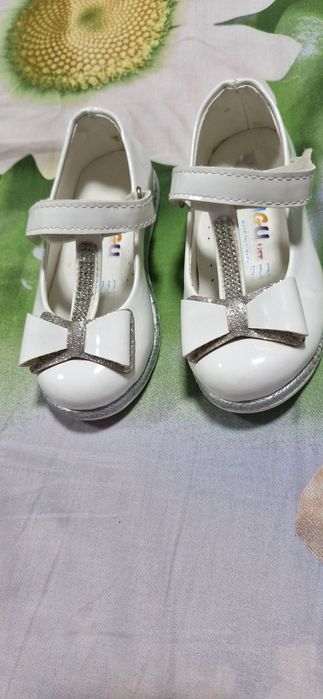 Продам детские туфельки