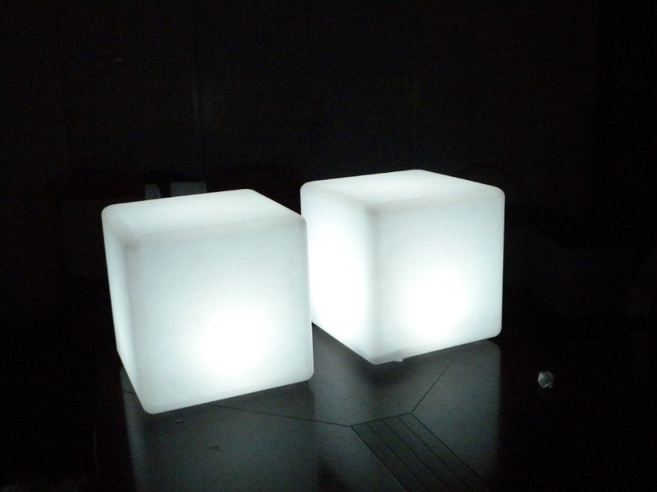 Cub luminos, Masuta cu LED rgbw pentru interior & Exterior, HoReCa