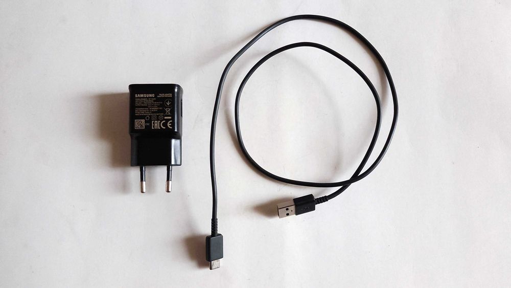 Зарядно и кабел Samsung EP-TA200