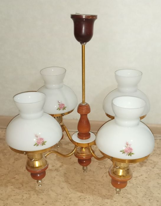Продам 4-х рожковую  люстру