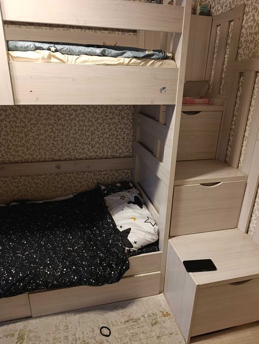 Двухъярусная кровать