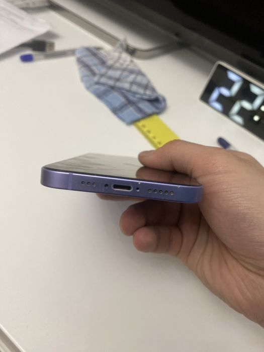 iphone 12 перестал включаться