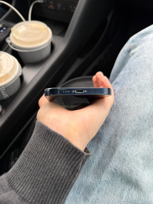 Продам Iphone 12 срочно !!!