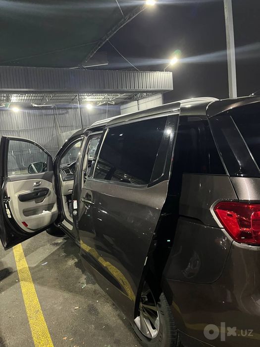 Kia Avtomobil Karnival