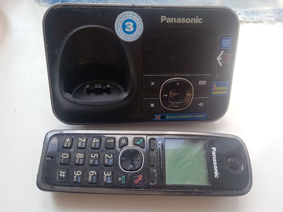 Радиотелефон Panasonic и стационарный телефон
