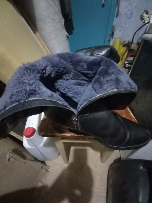 Продам женские сапоги