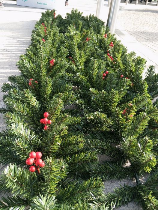 Ёлочная хвоя, гирлянда 2.7 метр густая. Доставка