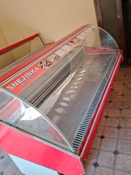 Vitrina xaladenik sotiladi zavaskoy