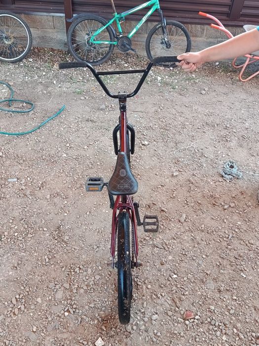 Велосипед BMX в хорошем состоянии