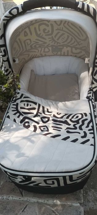 Бебешка количка.