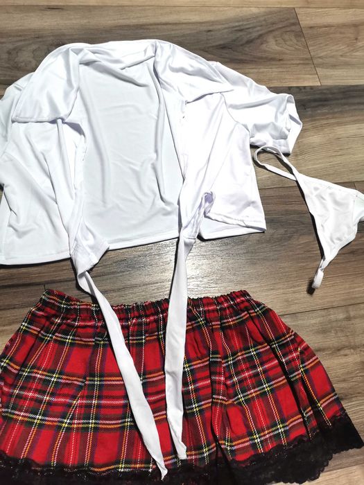 Секси костюм ученичка с прашки пола и риза  дамско бельо