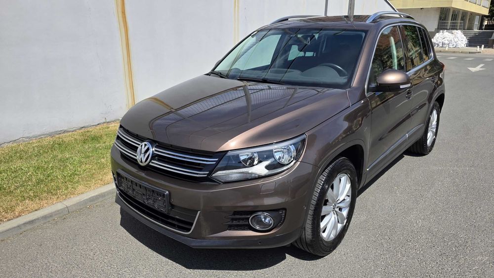 VOLKSWAGEN Tiguan