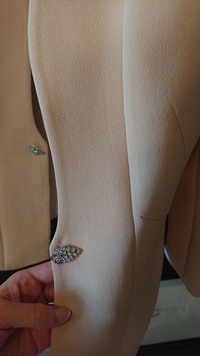 Costum făcut de creatori de modă