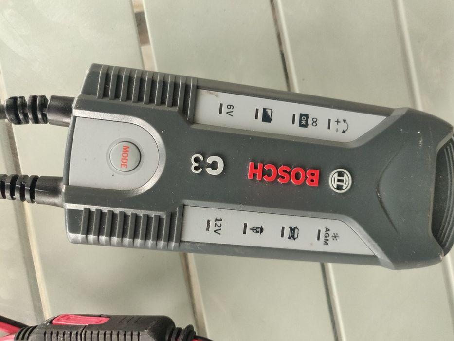 Redresor auto Bosch C3, controlat prin micro-computer, 6/12V