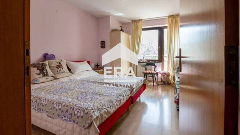 Продава се Къща в София, в.з. Киноцентъра - 642 кв.м за 2251 €/кв.м - Снимка #3