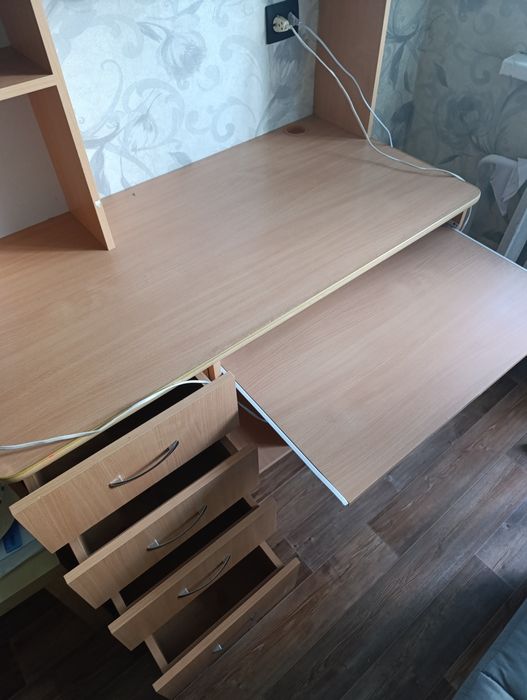 Отдам бесплатно компьютерный стол