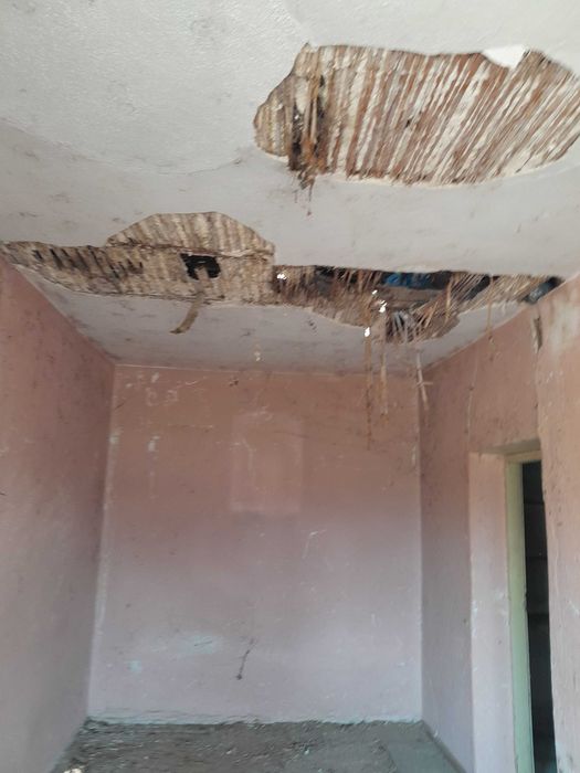 Продавам селска къща с монолитен гараж