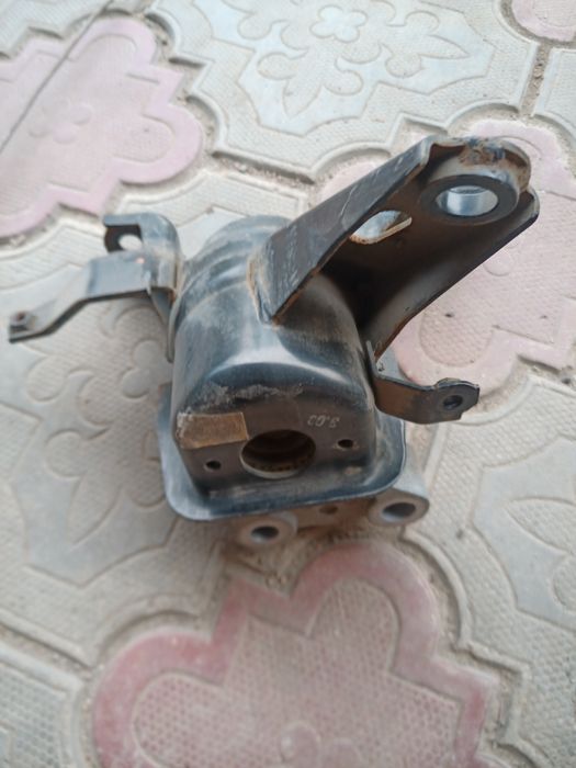 Подушка двигателя Тойота Королла